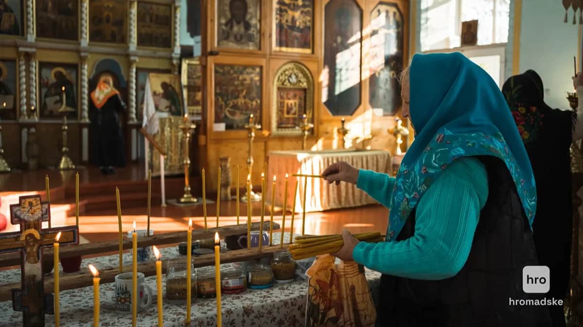 Липованки готовятся к службе. Фото: Елена Калиниченко /&nbsp;<a target="_blank" data-stringify-link="http://hromadske.ua" data-sk="tooltip_parent" href="http://hromadske.ua/" rel="noopener noreferrer">hromadske.ua</a>