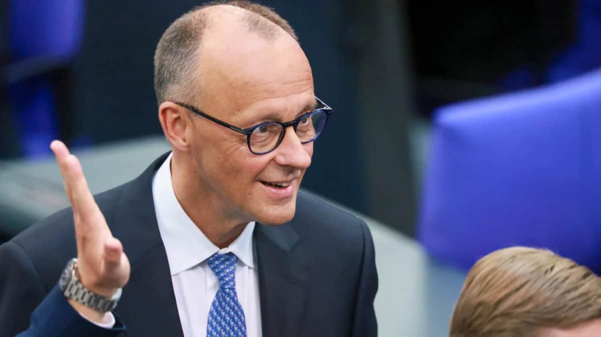 Фридрих Мерц перед началом второго тура голосования в Бундестаге, Берлин, Германия, 6 мая 2025 года. Фото: Hannibal Hanschke / EPA