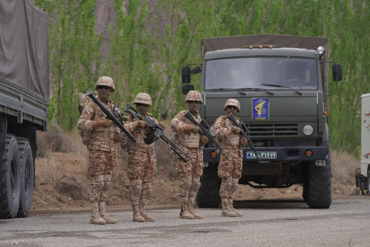 Солдаты иранской армии. Фото: <a data-sk="tooltip_parent" data-stringify-link="http://mehrnews.com" href="http://mehrnews.com/" rel="noopener noreferrer" target="_blank">mehrnews.com</a> (CC BY 4.0)