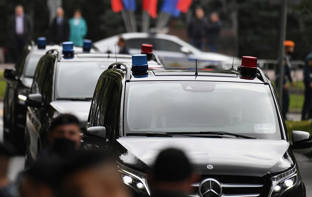 Автомобили со спецсигналами, Москва, 10 сентября 2021 года. Фото: Александр Казаков / Коммерсантъ / Sipa USA / Vida Press