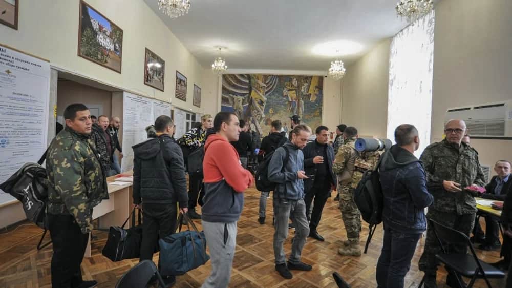 Russian conscripts arrive at a recruiting office during the “partial mobilisation” in September 2022. Photo: EPA-EFE/ARKADY BUDNITSKY