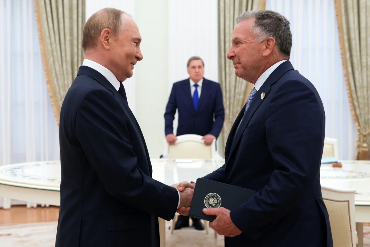 Владимир Путин и спецпосланник США Стивен Уиткофф, Москва, 5 августа 2025 года. Фото: Гавриил Григоров / Спутник / Kremlin / EPA