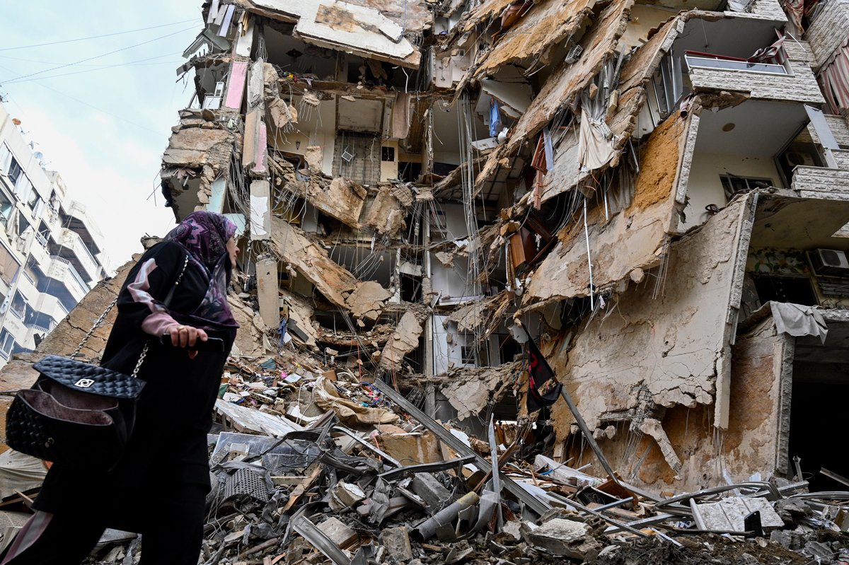 Разрушенный израильским авиаударом дом в пригороде Бейрута, Ливан, 25 ноября 2024 года. Фото: Wael Hamzeh / EPA