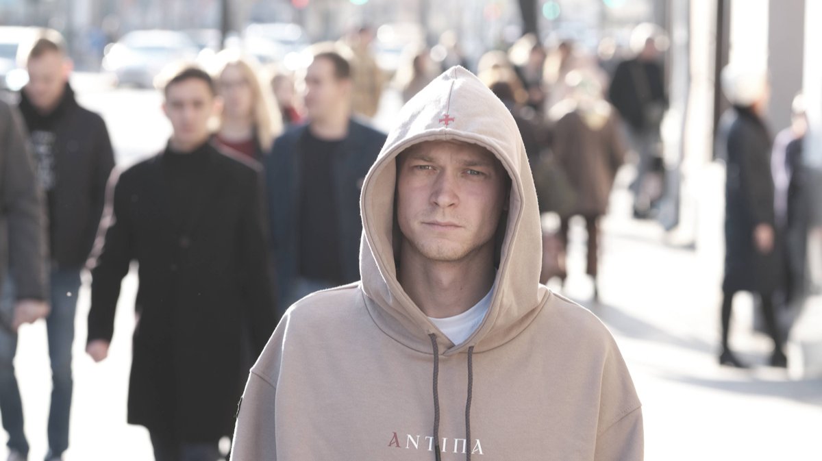 «Просто играет человечного человека»