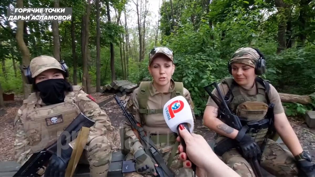 Слева направо: Карина Камбаров, Наталья Никонова, Юлия Шермет. Скриншот: репортаж Pravda.ru