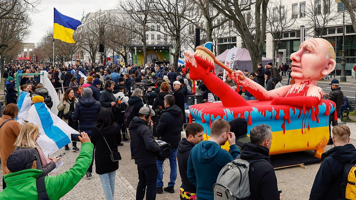 Россияне вышли на «Полдень против Путина»