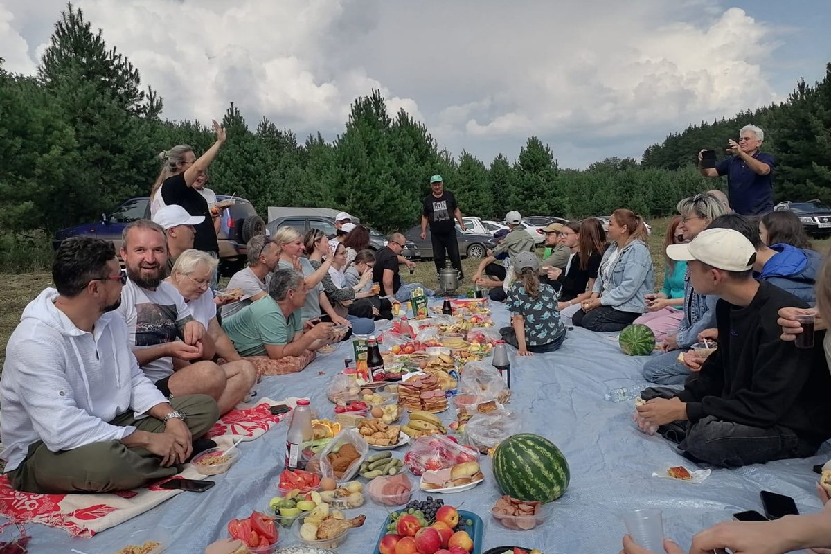 Участники чаепития на Куштау, 16 августа 2025 года. Фото: Зеленый щит Башкортостана /  VK