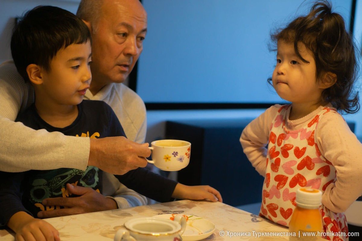 Фарид Тухбатуллин с внуками. Фото из личного архива героя