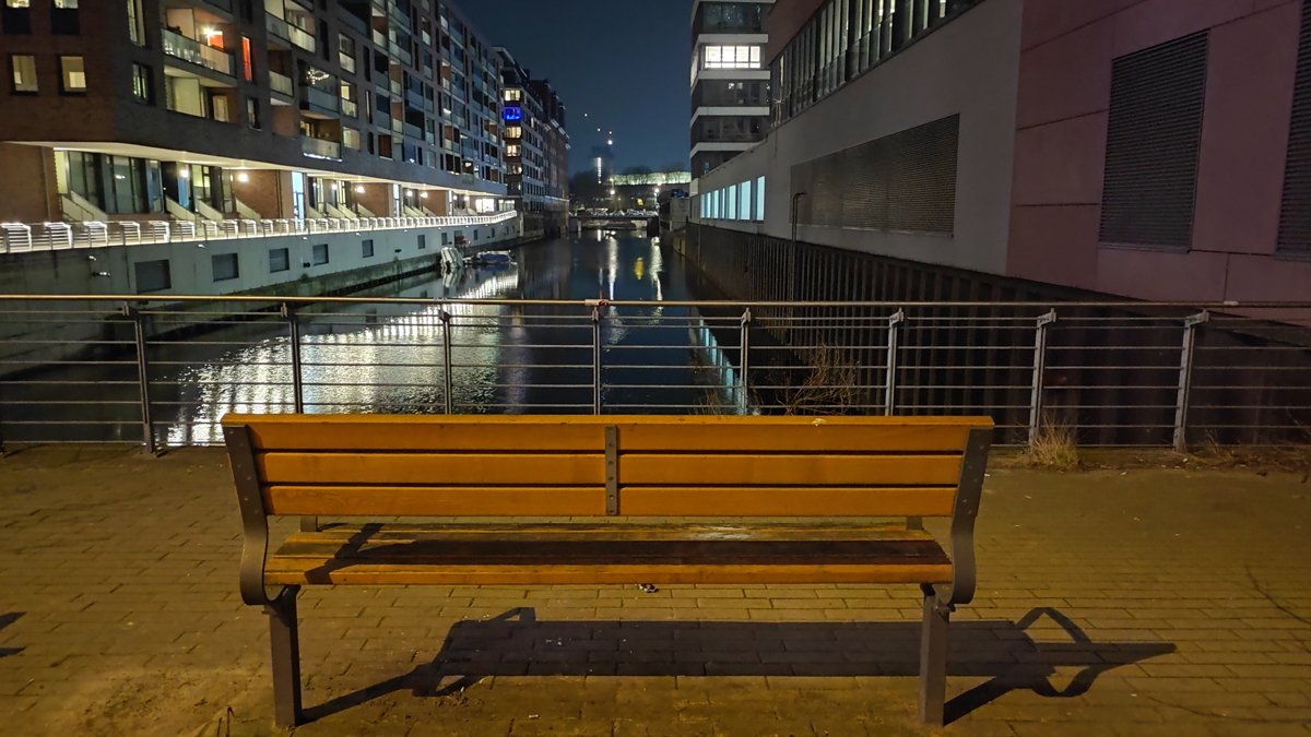 Лавочка в Гамбурге, сидя на которой Юрий слушал приговор, вынесенный его жене Светлане. Фото из личного архива Шехватова