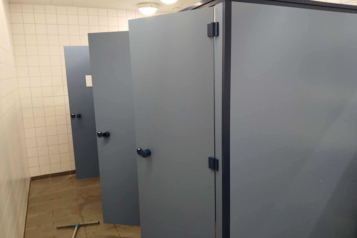 Туалеты отмытые Ольгой в лагере. Фото предоставлено героиней