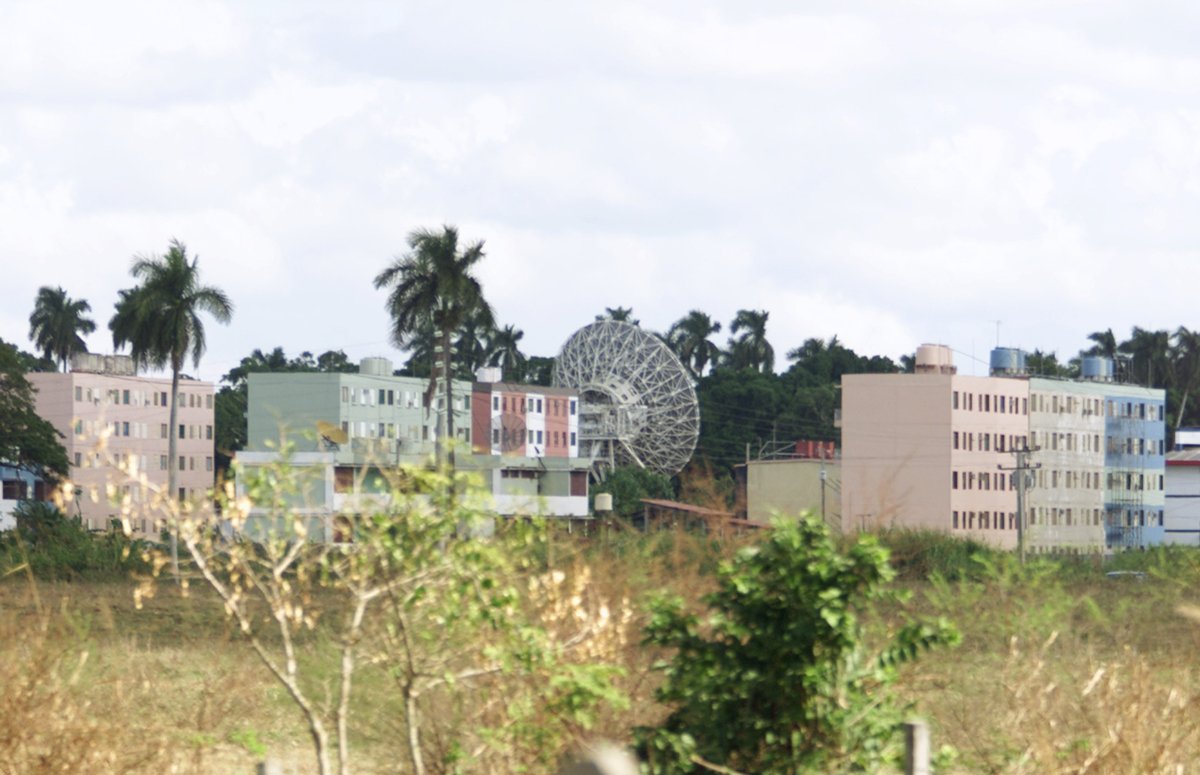 Российская радиоперехватывающая станция в Лурдесе, Куба, 13 декабря 2000 года. Фото: Andrew Winning / Reuters / Scanpix / LETA