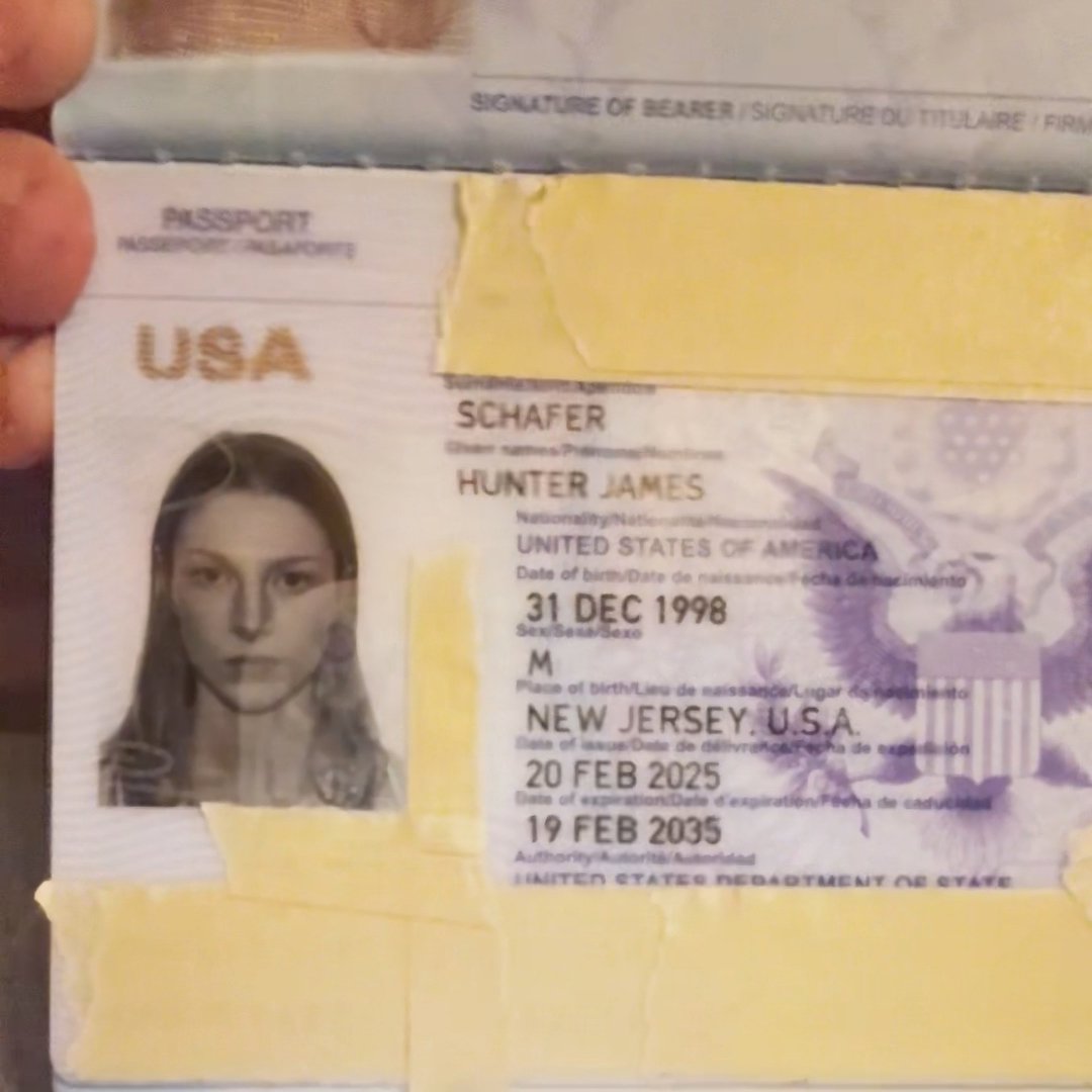 Паспорт выданный Хантер Шефер. Фото: Tiktok-аккаунт Хантер