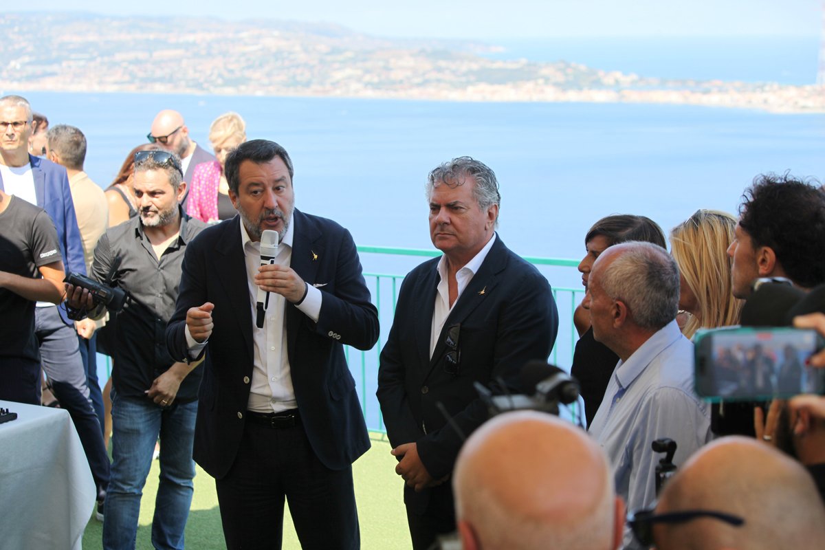 Вице-премьер и министр транспорта Маттео Сальвини встречается с журналистами после решения об одобрении строительства моста через Мессинский пролив, Вилла Сан-Джованни, Италия, 7 августа 2025 года. Фото: Studio Pirrotta /  ipa-agency.net  / PA Images / Scanpix / LETA