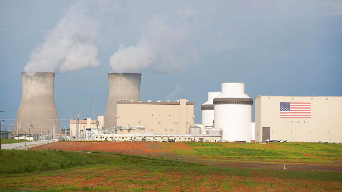 Градирни атомной электростанции «Вогтл» в Уэйнсборо, Джорджия, США, 13 августа 2024 года. Фото: Megan Varner / Reuters / Scanpix / LETA
