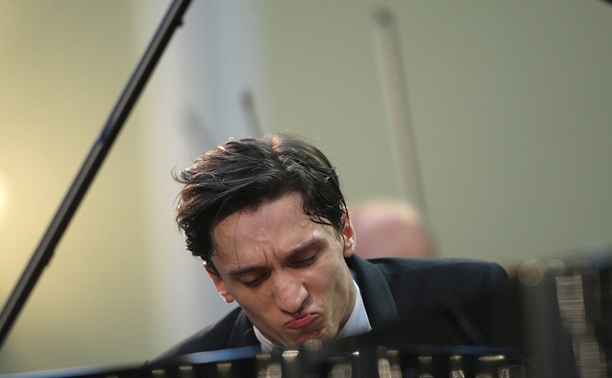 Пианист Александр Романовский выступает в третьем туре конкурса пианистов на 14-м Международном конкурсе имени Чайковского в Москве, Россия, 29 июня 2011 года. Фото: Сергей Ильницкий / EPA