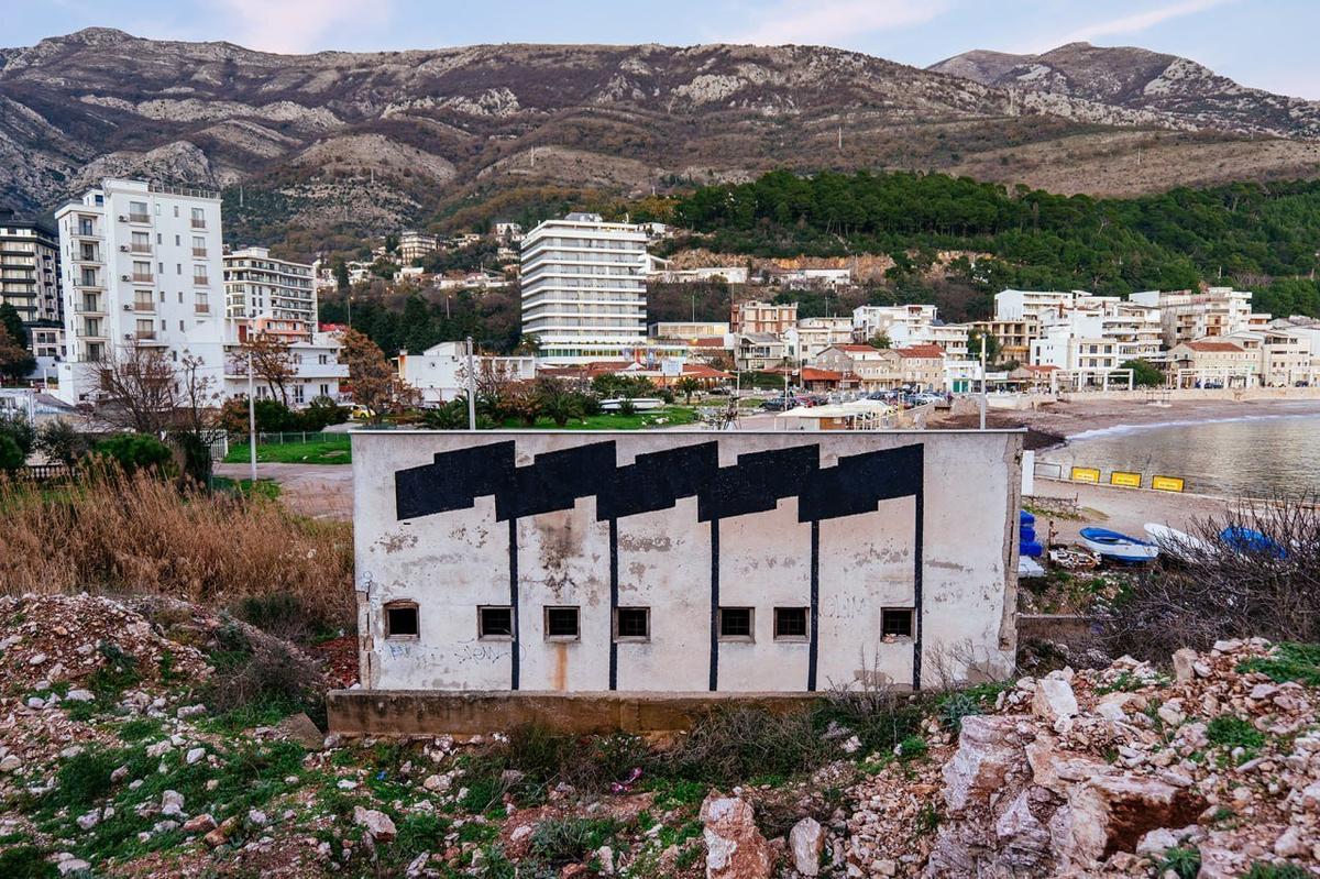 Флаги. Из проекта «Черная серия». Фото: PTRK WAS HERE /  Telegram