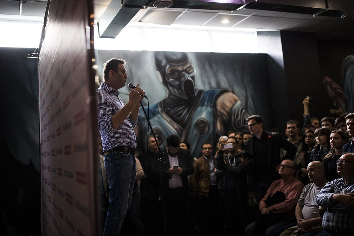 Алексей Навальный в Пензе на встрече с волонтерами в помещении компьютерного клуба. Фото: Евгений Фельдман для проекта  «Это Навальный»