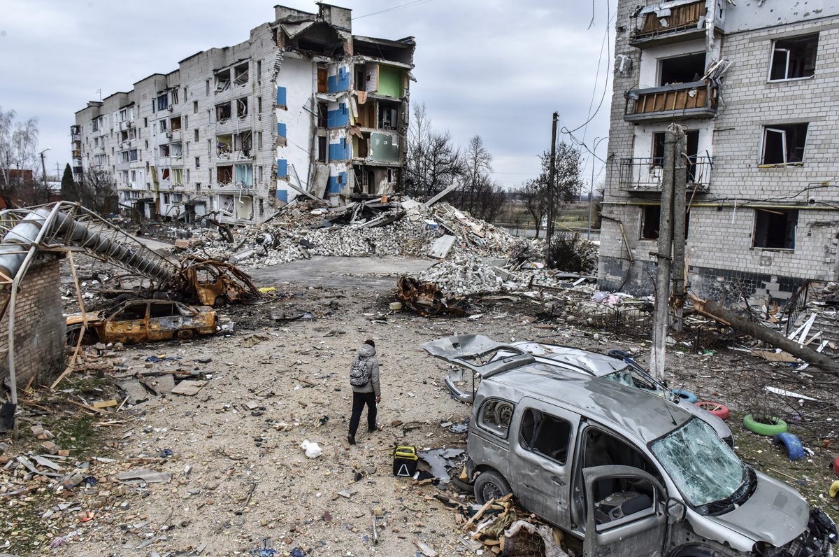 Разрушенный жилой дом на центральной улице Бородянки под Киевом, Украина, 5 апреля 2022 года. Фото: Oleg Petrasyuk / EPA