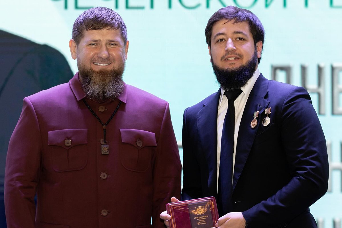 Рамзан Кадыров и министр здравоохранения Чечни Адам Алханов. Фото: @AdamAlkhanovR95 / Telegram