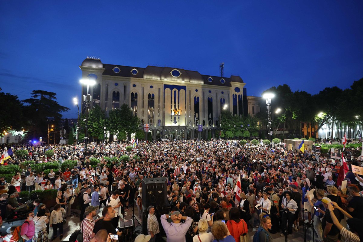 Митинг у парламента в Тбилиси, 26 мая 2025 года. Фото: Giorgi Arjevanidze / AFP / Scanpix / LETA