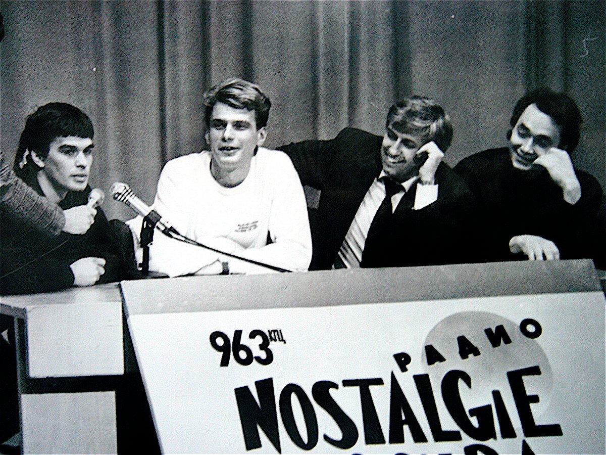 Музыканты группы «Кино», Евгений Додолев и Юрий Айзеншпис на презентации «Чёрного альбома» «Кино», (МДМ, Москва, 12 января 1991 год). Фото: New Look Media Team / Wikimedia