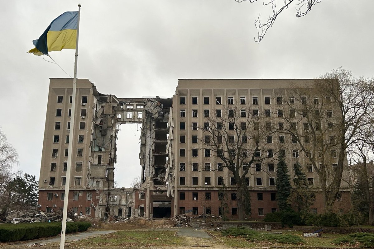 Разрушенное российским ударом здание областной администрации Николаева. Фото из личного архива Олега Орлова