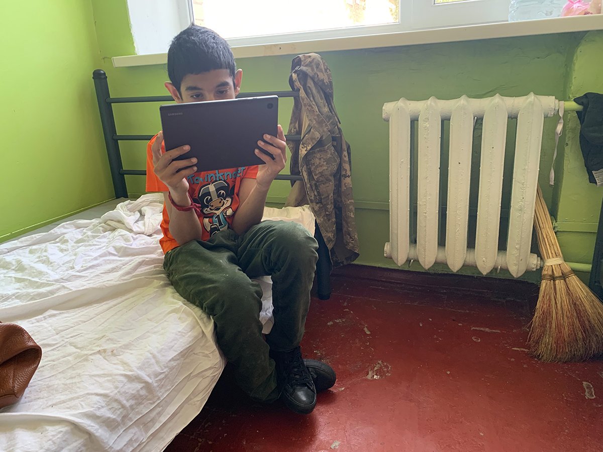 Назар говорит, что читать умеет, но не любит. Фото: Ольга Мусафирова