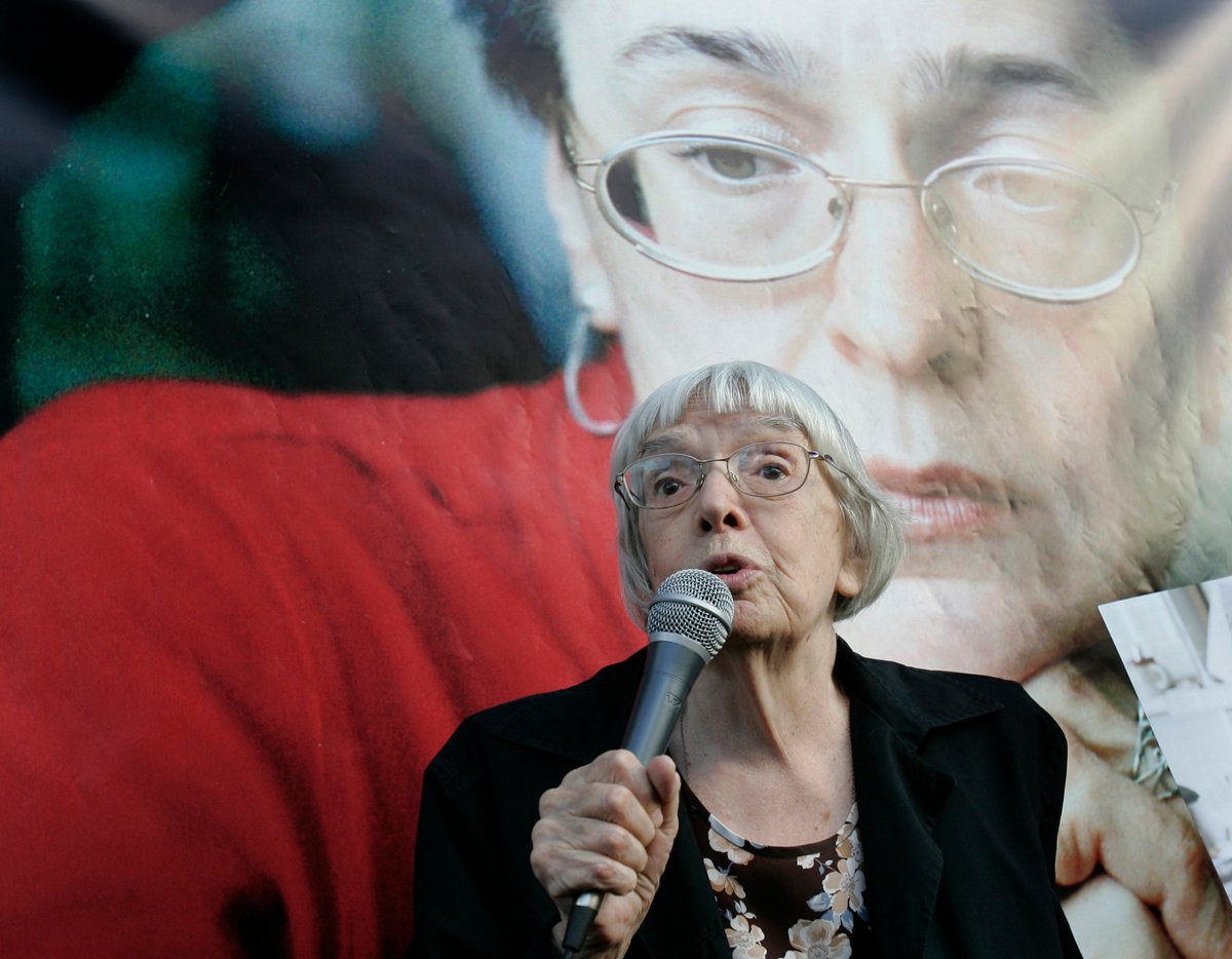 Людмила Алексеева выступает на вечере памяти Анны Политковской в Москве, 30 августа 2007 года. Фото: Denis Sinyakov / Reuters / Scanpix / LETA