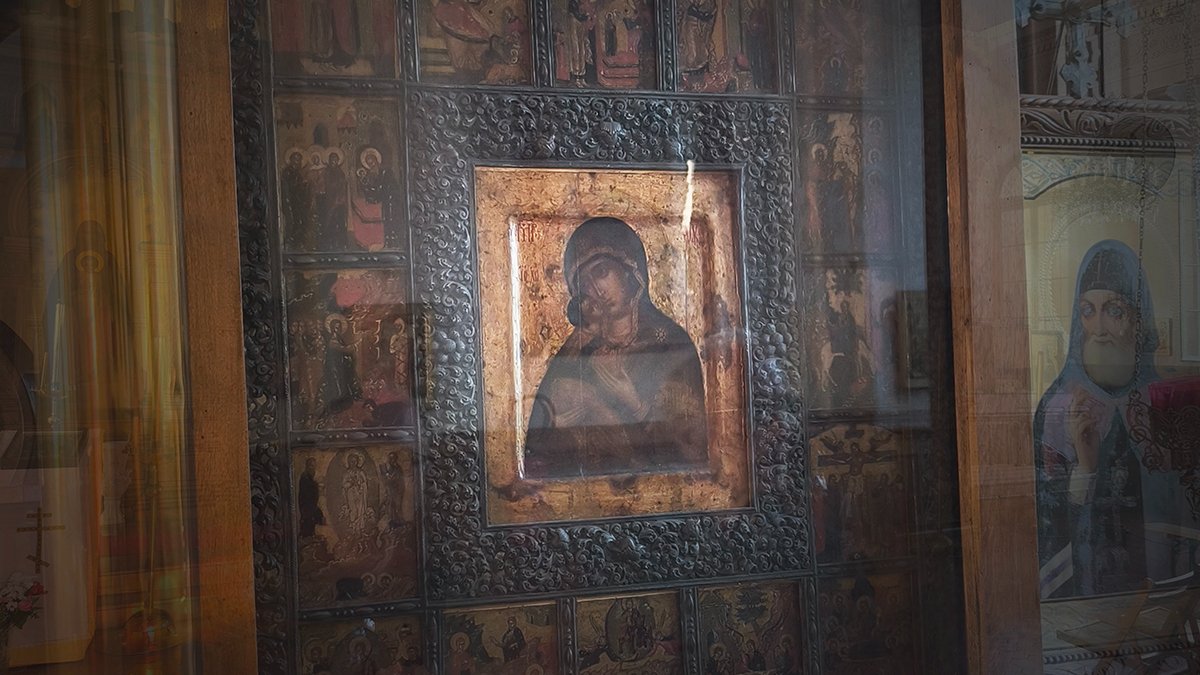 Главное сокровище храма св. Николая и Александры - чтимая икона XVI века. Фото: Лера Фурман